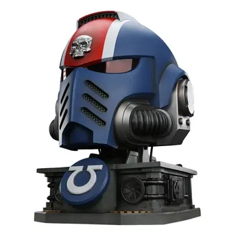 Warhammer 40,000: Space Marine 2 Replica Ultramarines Lieutenant Titus Hjälm med Displayställ 44 cm