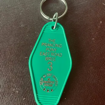 The 3 Sisters Design Co: Motel Key Fob - The Prancing Pony (The Lord of the Rings)