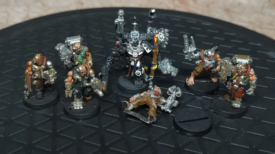 Warhammer 40k Space Marines Tech Marine with Servitors (OOP) x5
